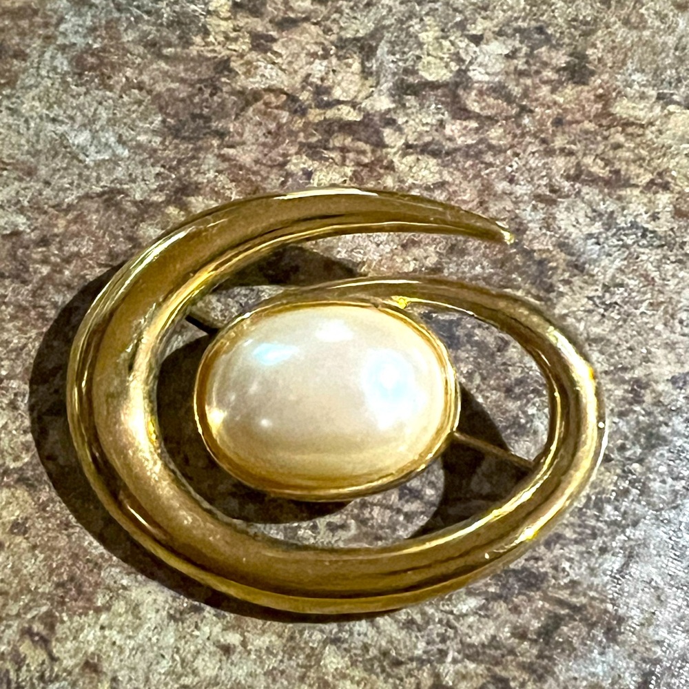 Monet Vintage Gold and Pearl Brooch